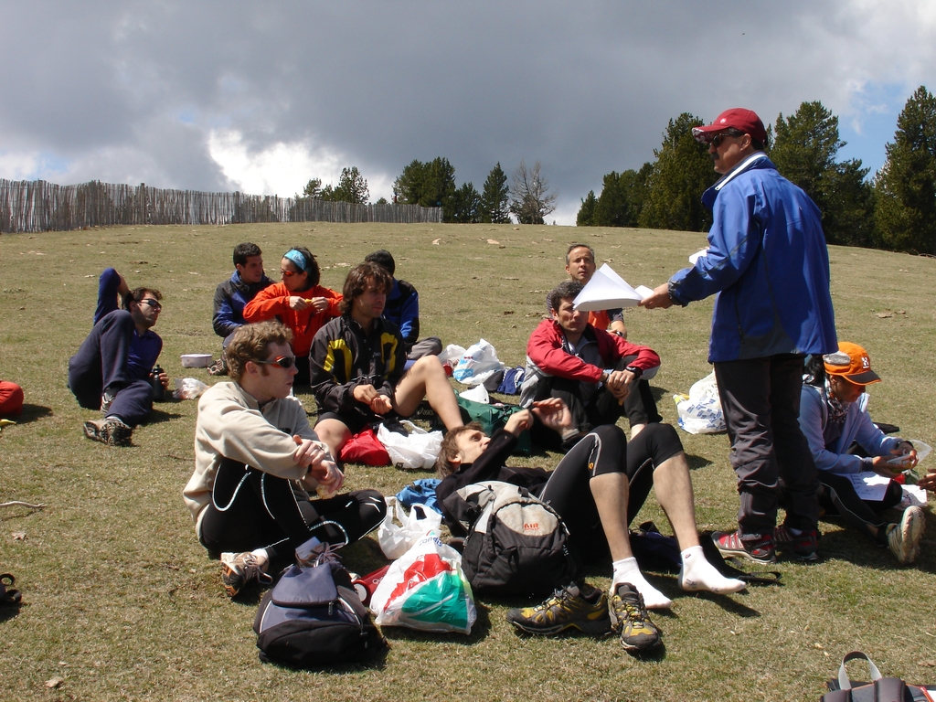 Ricard vila dirigint entrenament Curses de muntanya a Rasos de Peguera
