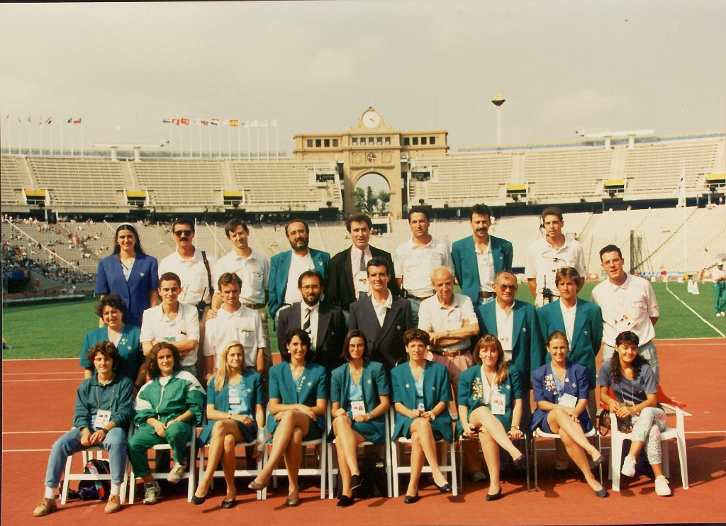 Ricard vila amb equip de trball Estadi Olimpic.Paralimpics Barcelona 92